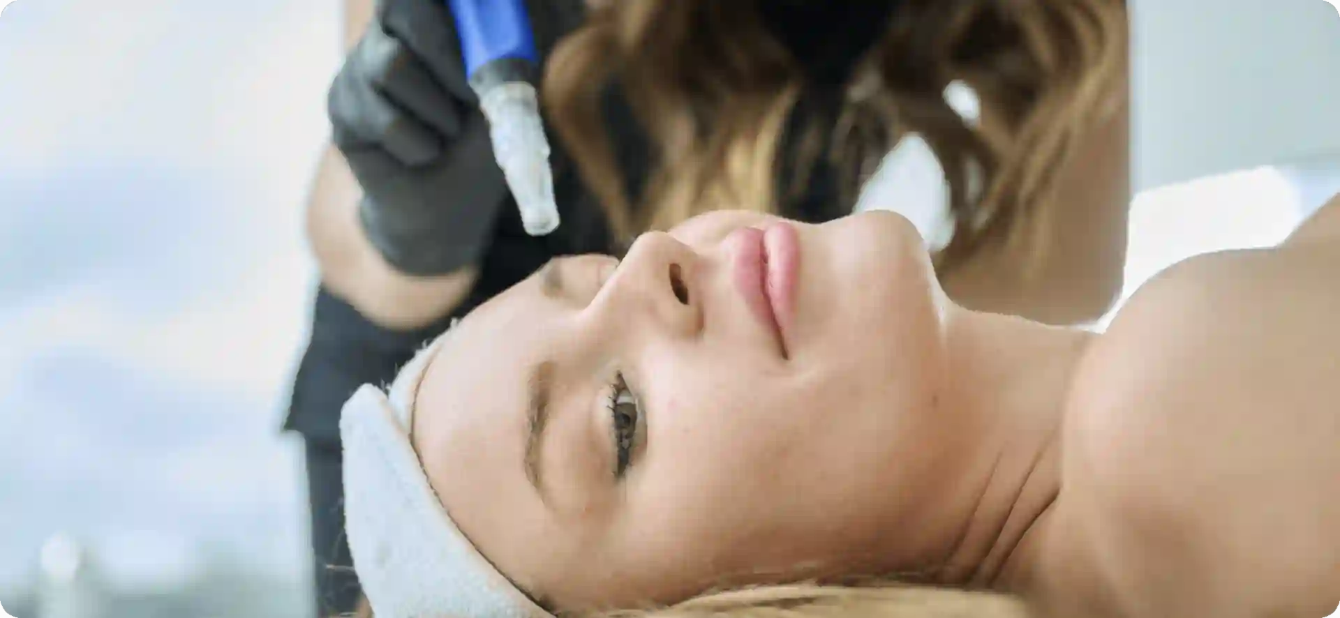 How Do Microneedles Trigger New Collagen and Elastin in Loose Skin Cardiff?
